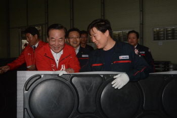 24일 마도공단을 방문한 새누리당 서청원 후보