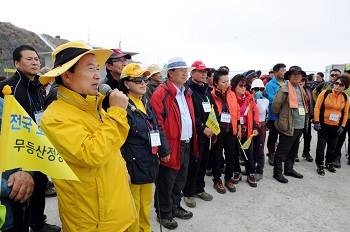 광주광역시는 11월 2일 하루 동안 무등산 일대와 정상인 해발 1,187m의 천왕봉 아래 지왕봉과 인왕봉 일원을 시민에게 개방했다. (Ⓒ 광주광역시청)