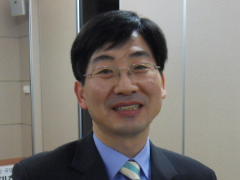 문용린 교육감의 낙하산 인사 의혹을 제기한 김형태 서울시교육의원