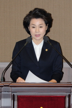 27일 서울시의회 교섭단체 대표연설을 통해 박원순 서울시장을 강하게비판하고 있는 새누리당 부대표 이차순 의원