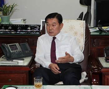 “구민과 지역 발전을 위해서는 여야가 따로 있을 수 없다”고 강조하는 오인영 의장