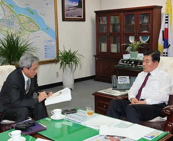  “정직에 기반한 신뢰야말로 의정활동의 지표”라고 강조하고 “영등포구의회가 앞장설 것”이라고 밝힌 오인영 의장