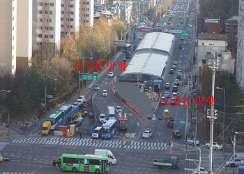 신월 IC방향 지하차도의 완공으로 27일(금) 14시에 양방향 2개 차로씩 전체 4개 차로를 전면 개통되는 중심부