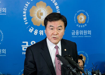  신제윤 금융위원회 위원장이 22일 서울 중구 금융위 본청에서 개인정보 유출 재발방지대책을 발표하고 있다.  &copy;금융위원회 제공