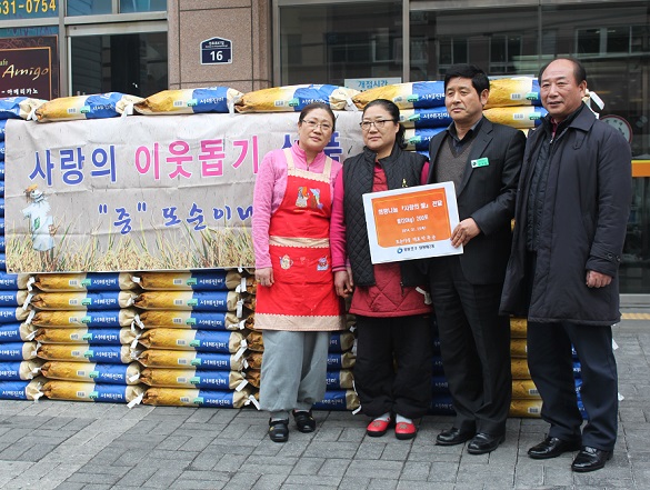 왼쪽부터 또순이네를 함께 운영하고 있는 박옥순 대표의 동생, 박옥순 대표, 윤재봉 양평2동 동장, 윤준용 영등포구의회 의원