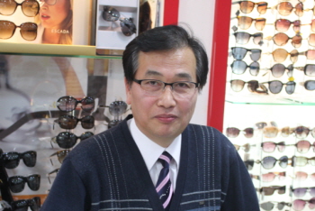 동청사 신축문제는 “주민과의 소통을 강화해 주민의 뜻을 모아 합리적으로 이루어 질 수 있도록 최선을 다 하겠다”고 밝힌 배현일 위원장