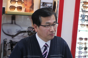 “결정은 상의해서 하고 결정된 사업은 한치의 망설임도 주저함도 없이 추진해 나가겠다”고 밝히고 있는 배현일 위원장 