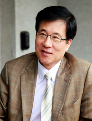 민주당 ‘공정언론대책특별위원회’ 위원장인 신경민 의원