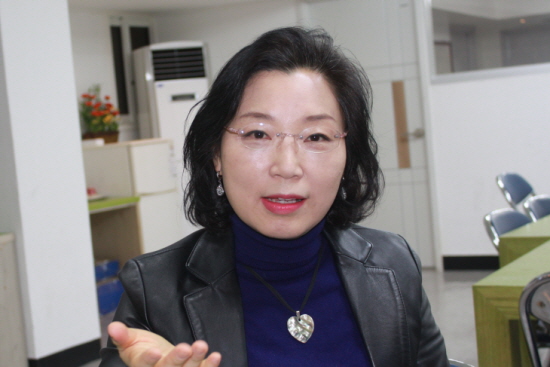 박미영 비대위원장이 제물포터널 지하화사업 부제가 “양천구의 환경개선 사업으로 되어있다고 지적하고 있다.