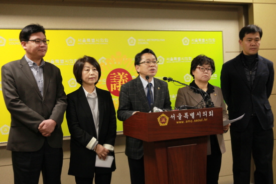 이날 기자회견에 참석한 박운기, 김명신, 김문수, 윤명화 서윤기 의원(왼쪽부터) ©안영혁 