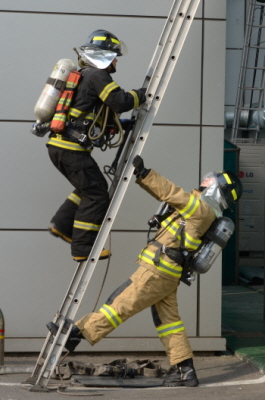  3일 오후 소방서 후정에서 실시된 소방전술훈련