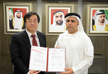 김동효 경영지원본부장(왼쪽0과 마타 알 테일러(Mattar Mohammed Al Tayer) 도로교통청장(오른쪽)  Ⓒ서울시