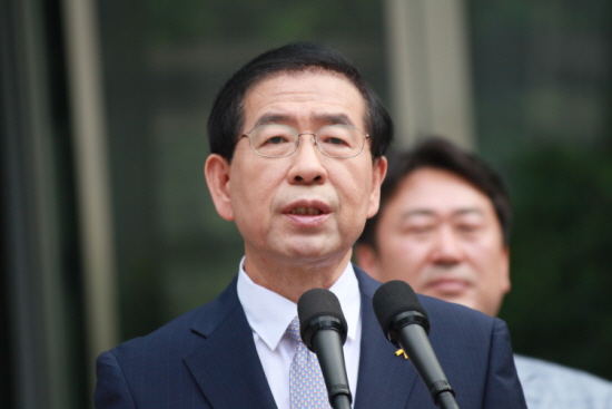 박원순 시장은 ”앞으로 4년, 오로지 시민을 모시고 시민과 함께 하겠다.“고 약속했다.