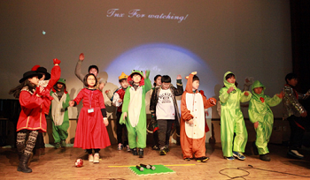 2013학년도 겨울방학 영어캠프 중 영어연극 발표 모습  Ⓒ영등포구