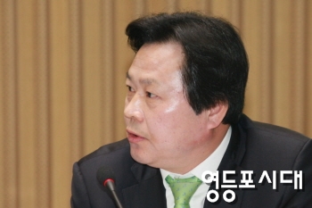 세빛둥둥섬이 세빛섬으로 바뀐 것에 대해 서울시의 외압의혹을 제기하고 있는 새누리당 강기윤 의원   ⓒ안영혁 기자 