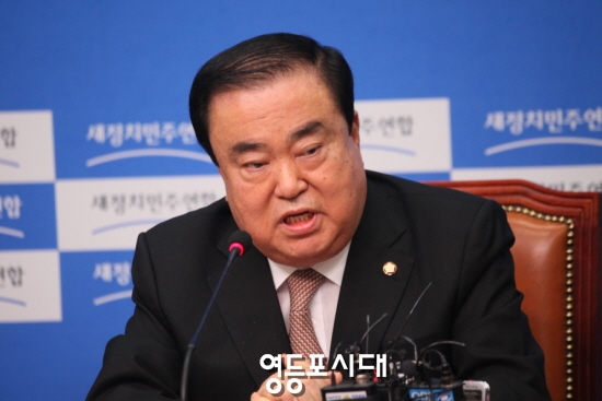 ‘청와대’의 여당 간섭은 권위주의 체제에서나 있었던 일”이라고 청와대를 향해 돌직구를 날린 문희상 새정치민주연합 비상대책위원회 위원장 &copy;안영혁 기자