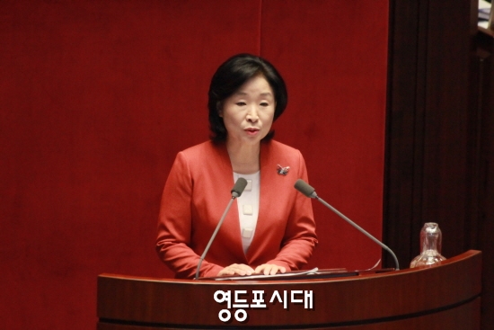 3일 오전 여의도 국회의사당에서 열린 329회 국회 9차 본회의에서 심상정 정의당 원내대표가 비교섭단체 대표연설을 하고 있다. &copy;안영혁 기자