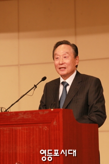 권노갑 새정치민주연합 상임고문이 3일 국회 헌정기념관에서 열린 회고록 ‘순명’ 출판기념회에서 인사말을 하고 있다. ⓒ안영혁 기자