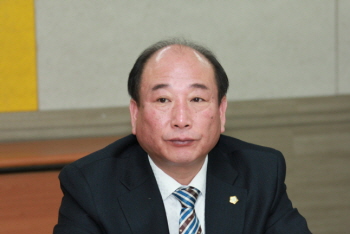 “준공업지역 해제 또는 완화만이 영등포구가 옛 명성을 찾는 길이다.”고 강조한 윤준용 영등포구의회 부의장