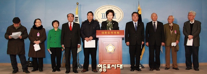 28일 국회 정론관에서 독립 유공자 관련 단체 관계자들이 ‘2.8 독립선언일의 국가기념일’ 지정 촉구기자회견을 하고 있다.  ⓒ안영혁 기자