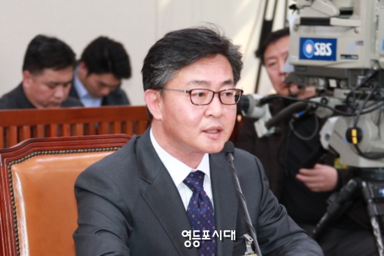 홍용표 통일부장관 후보자는 신경민 의원의 강한 추궁에 “송구스럽게 생각한다.