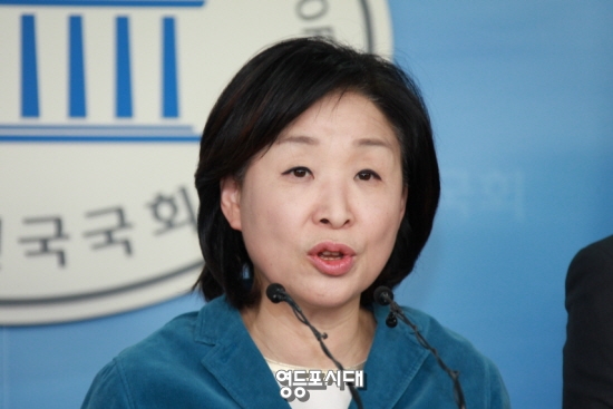 정의당 심상정 원내대표가 ‘선진국형 혁신 보육’ 3대 과제 · 10대 정책을 발표하고 있다. &copy;안영혁 기자 