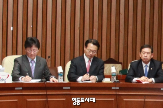 13일 유승민 새누리당 원내대표가 주요당직자 회의에서 “야당이 공무원연금개혁에 대해 진지하게 타협안을 도출해낼 자세가 되어있나 상당히 의구심이 든다”고 밝히고 있다. ⓒ안영혁 기자