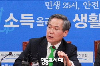 새정치민주연합 우윤근 원내대표가 “민생에 반하는 입법은 4월 국회의 입법과제가 아니다”고 밝히고 있다. &copy;안영혁 기자 