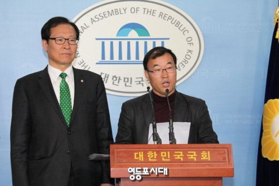 김광진, 정호준 의원을 향해 “차기 총선승리와 정권교체를 위해서 의정활동 전념하든가, 청년위원장후보직 사퇴하든가, 양자택일하라”고 압박하고 있는 장성배 청년위원장 후보(사진 오른쪽) &copy;안영혁 기자 