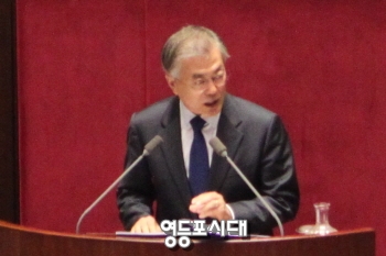 새정치민주연합 문재인 대표가 제332회 임시회에 앞서 교섭단체대표연설을 하고 있다. &copy;박강열 