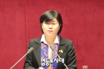 서영교 새정치민주연합 의원이 5분 발언을 통해 “부정부패 몸통이 박근혜 정부와 새누리당, 친박 실세는 아닌가요?”라고 묻고 있다. &copy;박강열 