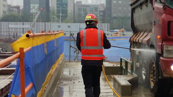 세륜 미흡으로 지적 받은 공사장 &copy;서울시