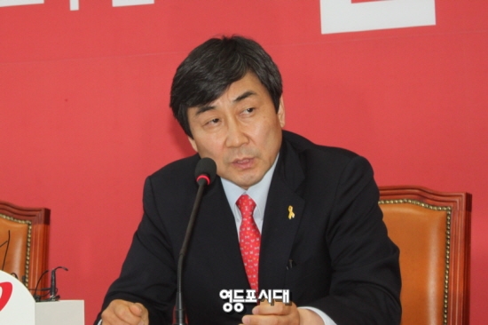 이종걸 새정치민주연합 이종걸 신임 원내대표는 “지난 6일 있었던 (박상옥 대법관 임명동의안 단독처리)새누리당의 반의회주의적 폭거에 대해 저희 당으로서는 어려운 처지에 놓이게 됐다”며 새누리당을 우회적으로 비판했다. &copy;박강열 