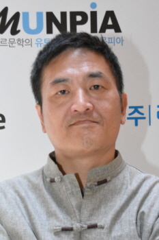 좌백 작가 (사진제공: 디콘이앤엠)