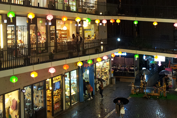 ▲인사동 쌈지길에 LED 연등이 설치되어있다. &copy;서울시