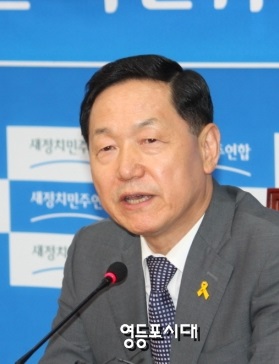 6월 10일 새정치민주연합 김상곤 혁신위원장이 국회에서 혁신위원회 위원을 발표하고 있다. ⓒ영등포시대 