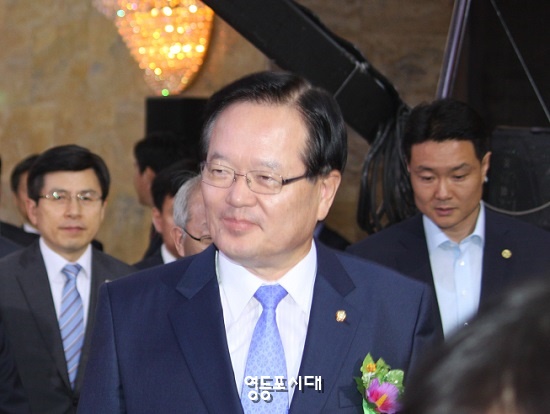 정의화 국회의장이 제67회 제헌절 경축식에 참석하기 위해 황교안 국무총리 등과 함께 입장하고 있다. ⓒ영등포시대 