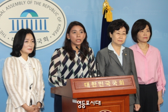 새누리당 여성모임인 ‘새누리20’ 간사 이자스민 의원은 국회에서 기자회견을 열과 심학봉 성폭행 의혹사건과 국회 윤리특별위원회 소집을 촉구하고 있다. &copy;영등포시대 