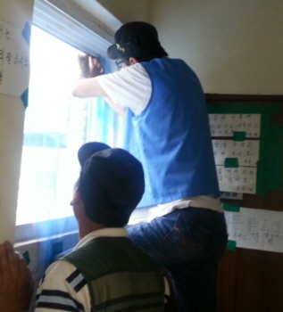 : 쪽방촌 집수리 모습 &copy;영등포구 