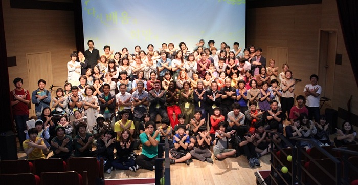 국내외 게스트들이 모두 참여하는 서울청소년창의서밋 개막식 (Ⓒ서울시립청소년직업체험센터)