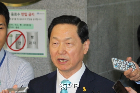 김상곤 혁신위원장이 안철수 전 대표를 “지금은 만날 생각이 없다”라고 밝히고 있다. &copy;영등포시대 