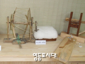 목화마을 체험관실에 전시되어 있는 방적기구 ⓒ영등포시대