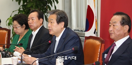 21일 오전국회에서 열린 최고위원회의에서 노동개혁을 강조하고 있는 새누리당 김무성 대표(사진 오는쪽에서 두 번째) Ⓒ영등포시대 