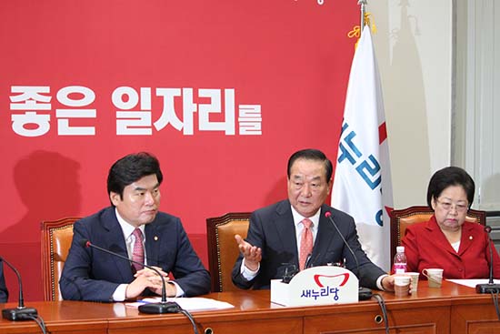 김무성 대표의 국민공천제 추진에 대해 강력한 비판을 쏟아내고 있는 서청원 최고위원(사진 가운데) ⓒ영등포시대