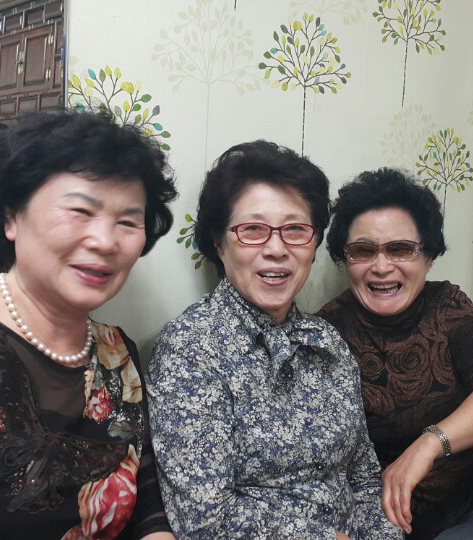 김금순 단장(사진 왼쪽)은 “봉사활동은 하던 사람들이 계속한다”라고 강조한 후 앞으로도 봉사활동을 이어가겠다고 말했다. ⓒ영등포시대