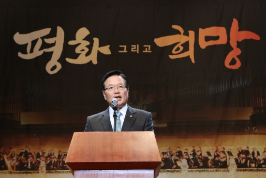 정의화 국회의장은 12월 10일(목) 오후 6시 63빌딩에서 열린 김대중 대통령 노벨평화상 수상 15주년 기념식에 공동위원장으로 참석해 인사말을 하고 있다. &copy;국회