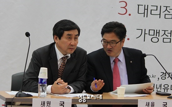 11월 19일 국회에서 열린 경제민주화-종소상인 살리기 결의대회에 이종걸 원내대표와 나란히 참석한 우원식 을지로 위원회 위원장(사진 오른쪽) ©영등포시대