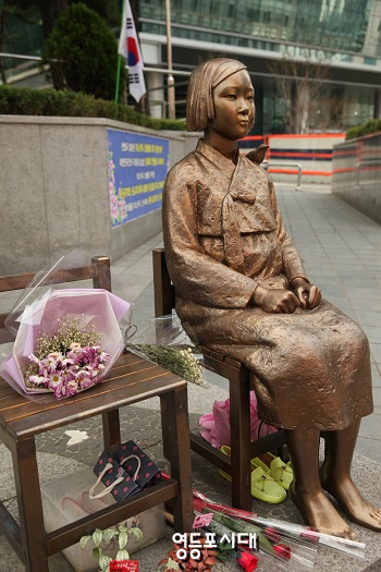 일본 대사관 앞에 세워진 소녀상 ⓒ영등포시대 