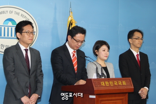 새누리당 인재영입 1호인 김태현(왼쪽부터), 최진녕, 배승희, 변환봉 변호사가 14일 오전 서울 여의도 국회 정론관에서 기자회견을 열고 20대 총선 지역구 출마를 선언하고 있다. ⓒ영등포시대 