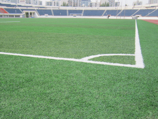 인조잔디 교체 및 야구장 관람석 바닥 정비된 목동운동장 &copy;서울시 